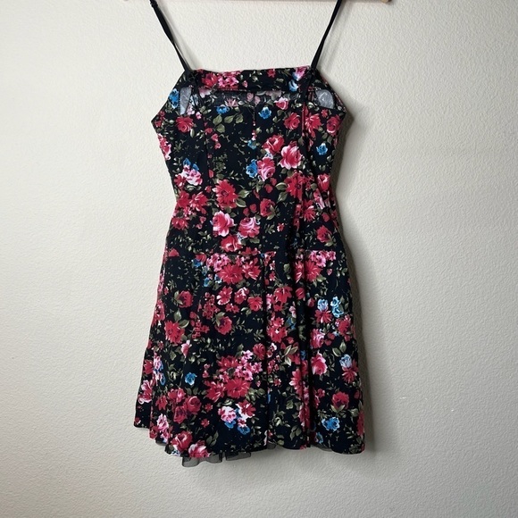 Floral Dress With straps - Picture 2 of 7